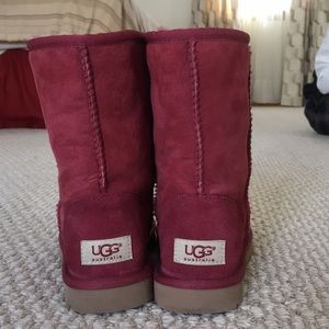 BARELY WORN maroon Uggs size 5